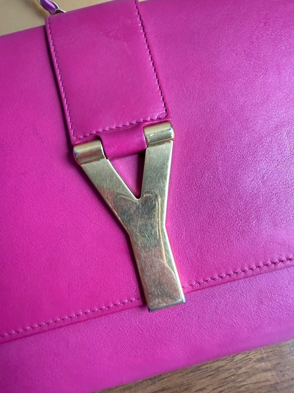 Yves Saint Laurent calfskin Classic Y Ligue clutch in Fuchsia authenticated - Picture 10 of 12